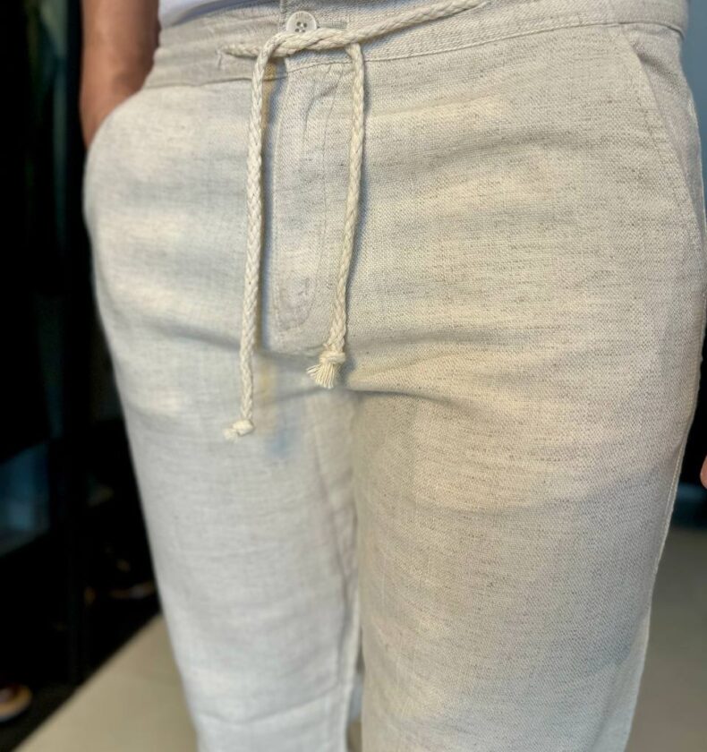 Garbin Group Store - Calça Alf. Linho Com Cordão -  Zip-Off -  Areia