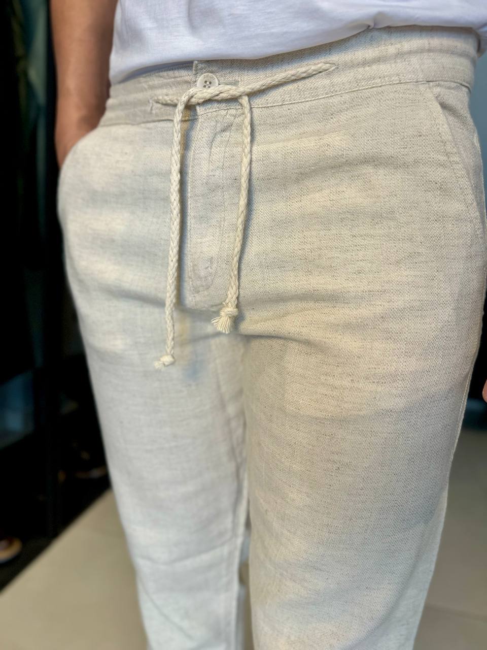 Garbin Group Store - Calça Alf. Linho Com Cordão -  Zip-Off -  Areia