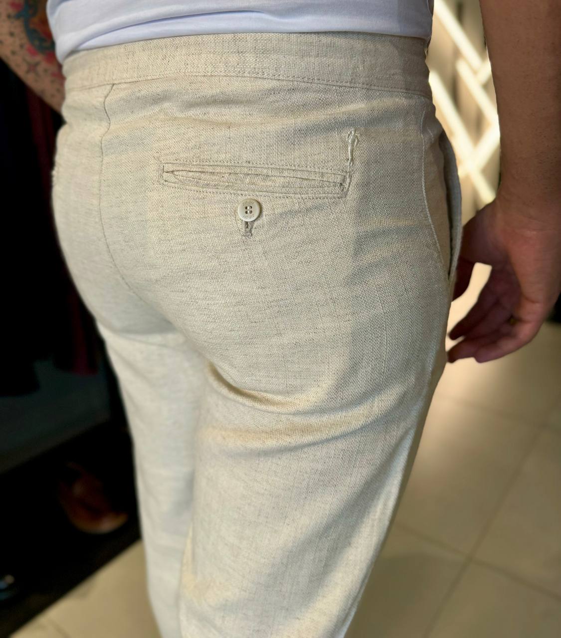 Garbin Group Store - Calça Alf. Linho Com Cordão -  Zip-Off -  Areia