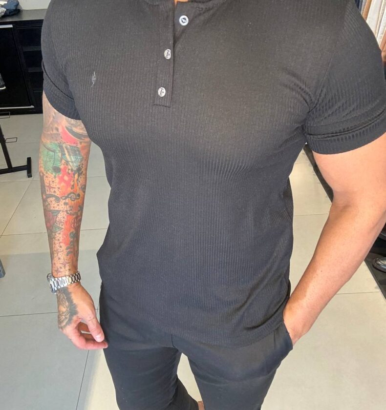 Garbin Group Store - Camiseta Com Botão - Zikani - Preta