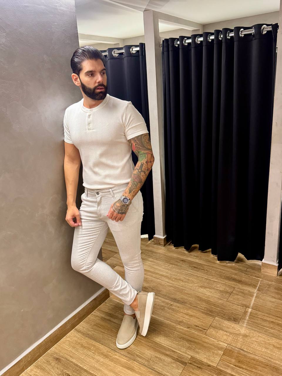 Garbin Group Store - Camiseta Com Botão - Zip-Off - Branca