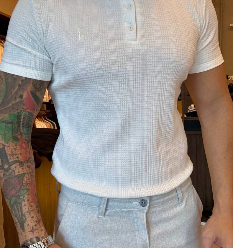 Garbin Group Store - Camiseta Com Botão - Zip-Off - Branca
