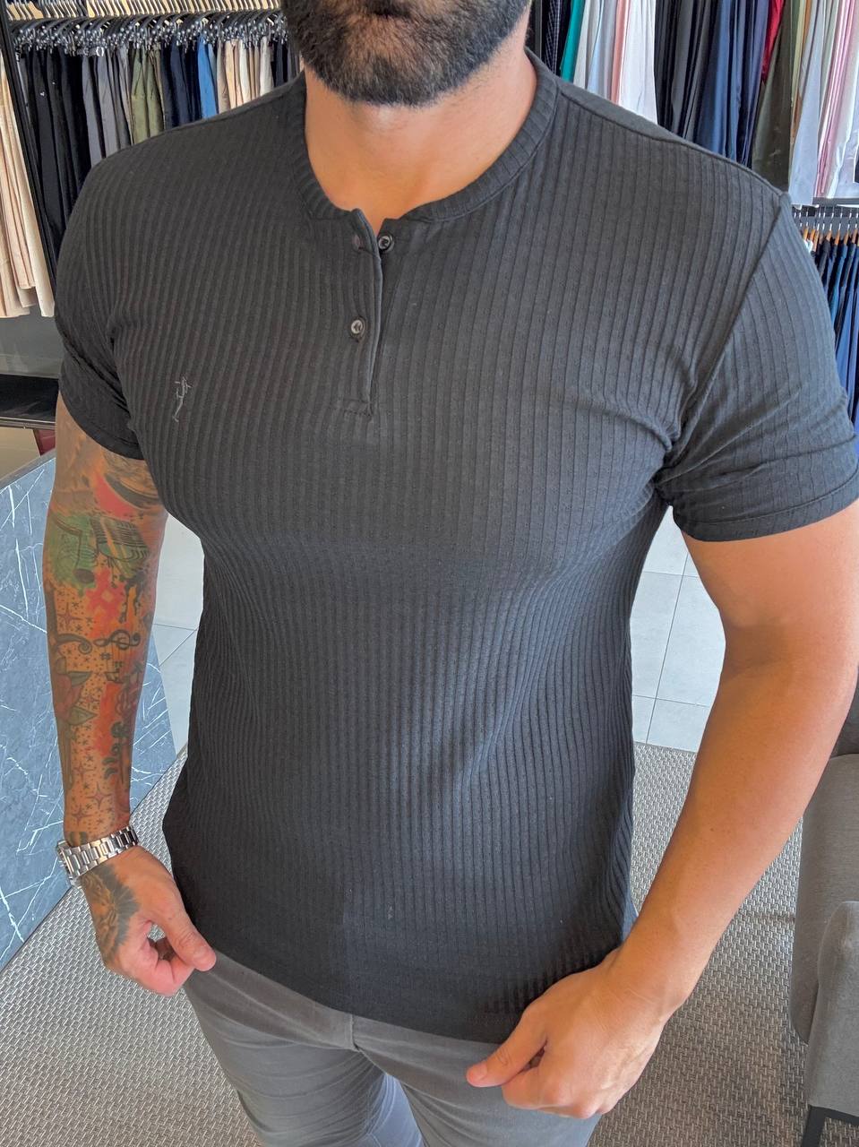 Garbin Group Store - Camiseta Com Botão - Zip-Off - Preta