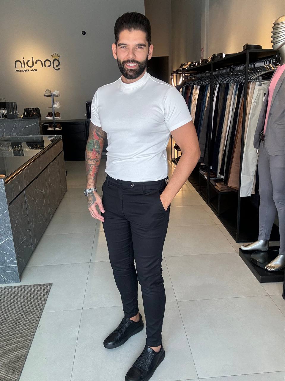 Garbin Group Store - Camiseta Gola Media - Oxing - Off White