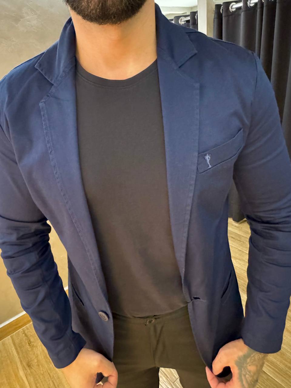 Garbin Group Store - Blazer Sarja Acetinado Bolso Embu. Zip-Off Marinho